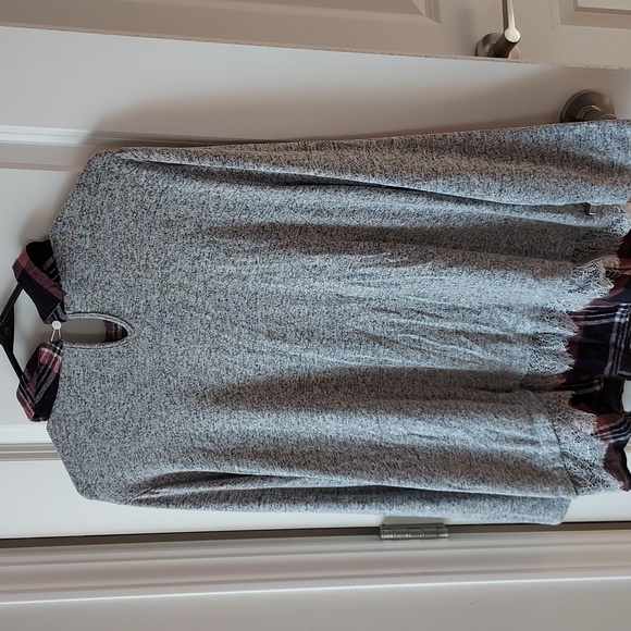 Zac & Rachel 1x long sleeve top w/ flannel as collar and bottom - Picture 10 of 12